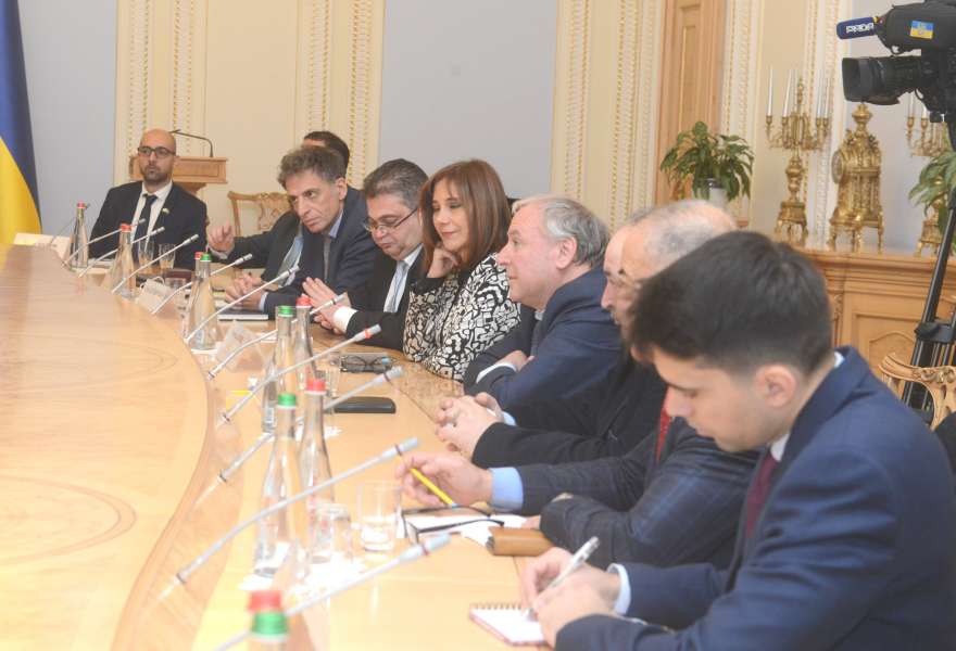 Ірина Геращенко: Україна робить усе можливе для звільнення 74 героїв до Нового року Ірина Геращенко: Україна робить усе можливе для звільнення 74 героїв до Нового року