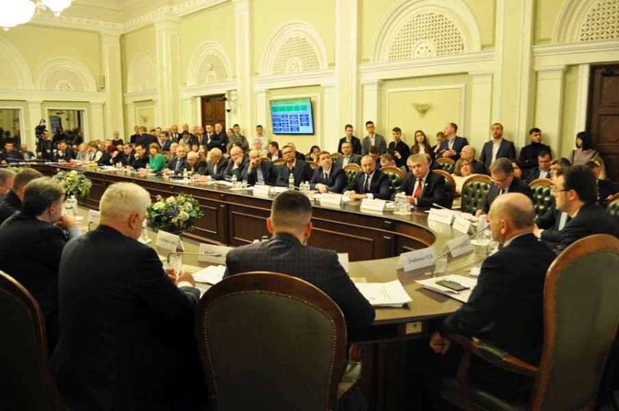 Учасники круглого столу «Стратегія розвитку промисловості України» ухвалили резолюцію з пропозиціями до уряду (відео) Учасники круглого столу «Стратегія розвитку промисловості України» ухвалили резолюцію з пропозиціями до уряду (відео)