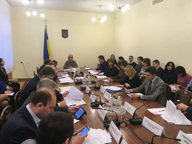 Голова Комітет з питань соціальної політики, зайнятості та пенсійного забезпечення Людмила Денісова: «Маємо подбати про заробітчан, які потрапили в біду за кордоном» Голова Комітет з питань соціальної політики, зайнятості та пенсійного забезпечення Людмила Денісова: «Маємо подбати про заробітчан, які потрапили в біду за кордоном»