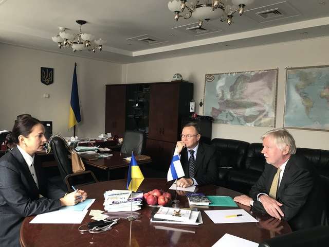 Голова Комітету у закордонних справах Ганна Гопко провела зустріч із членом парламентського Комітету у закордонних справах Парламенту Фінляндії Ерккі Сакарі Туоміоя Голова Комітету у закордонних справах Ганна Гопко провела зустріч із членом парламентського Комітету у закордонних справах Парламенту Фінляндії Ерккі Сакарі Туоміоя