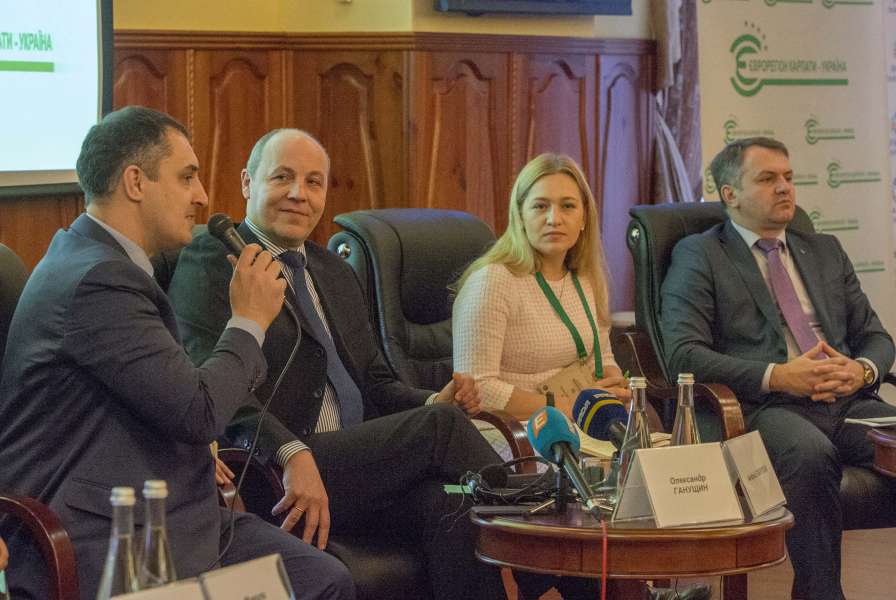«Прикордонне співробітництво і максимально відкритий кордон зможуть дати поштовх для інвестицій в регіон і підвищити потенціал для розвитку туризму в наших Карпатах», - Голова Верховної Ради України Андрій Парубій «Прикордонне співробітництво і максимально відкритий кордон зможуть дати поштовх для інвестицій в регіон і підвищити потенціал для розвитку туризму в наших Карпатах», - Голова Верховної Ради України Андрій Парубій
